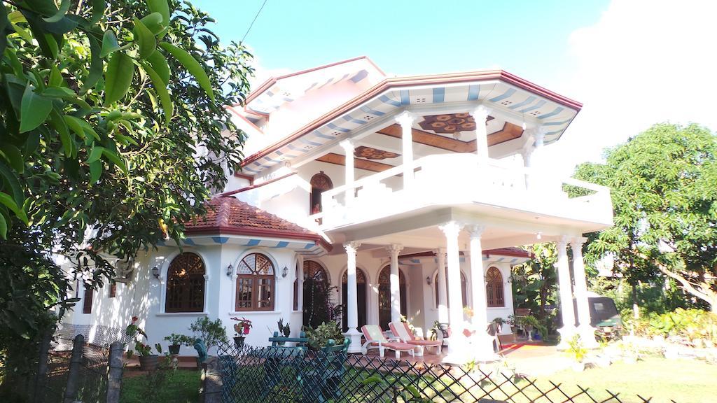 Rico Shadow Guest House & Restaurant Вайіккал Номер фото